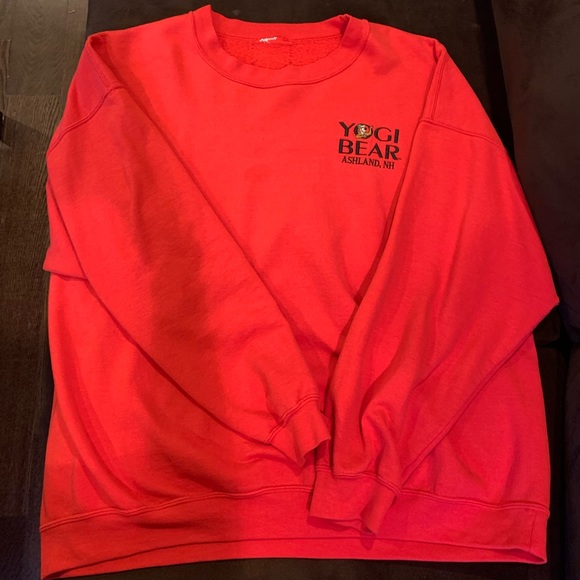 Unisex Large Yogi Bear Red Crewneck Oversized - Picture 1 of 2